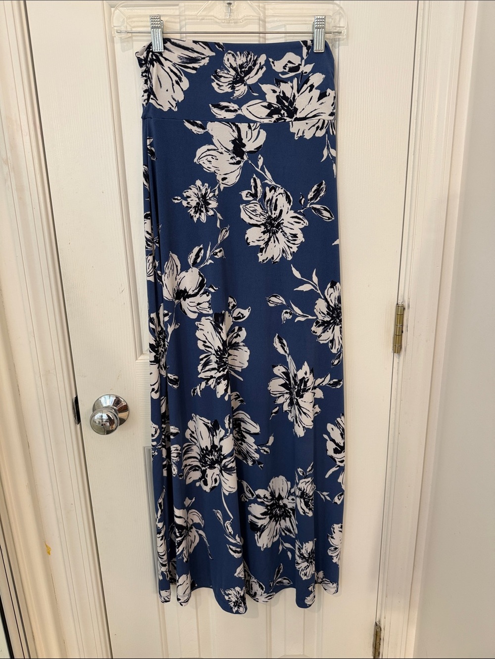 Gilli Blue and White Floral Maxi Skirt